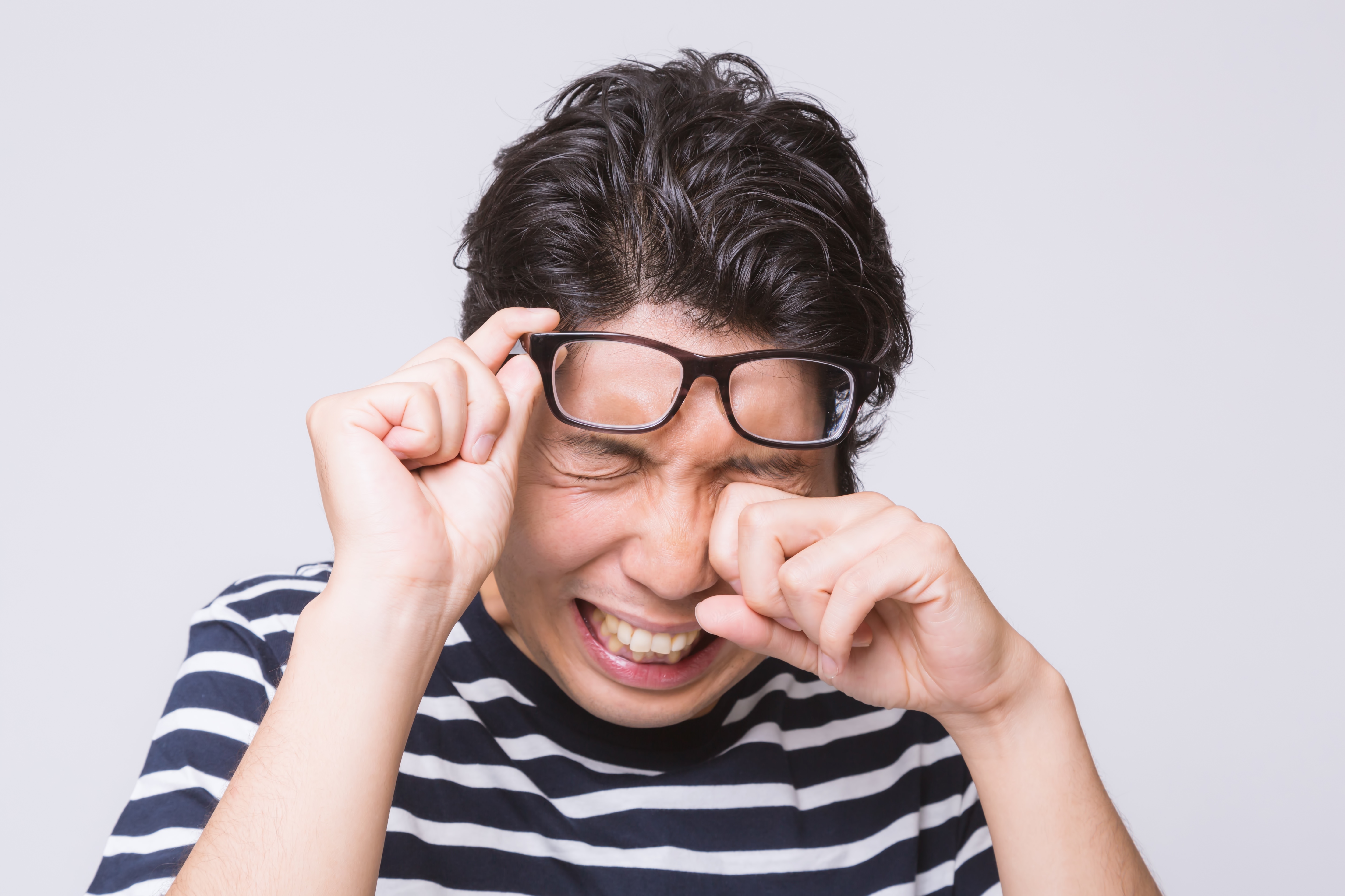 批判されて泣く