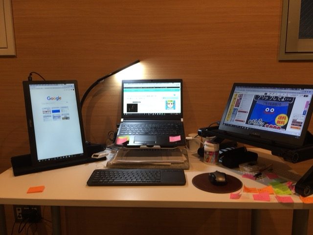 アフィリエイト作業場のパソコン3台